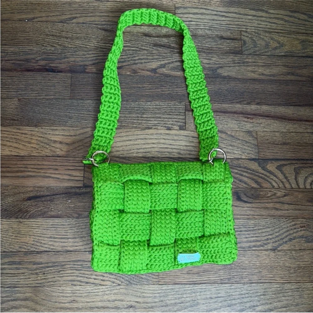 Handmade Women's Crochet Shoulder Bag with Woven Texture - Picture 2 of 8